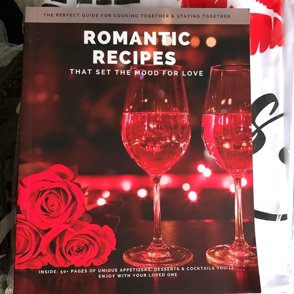 Deluxy Mr & Mrs Apron, Potholder And Cookbook Set For Couple new 6pcs - Picture 2 of 4